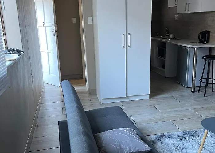 Cozy Studio Apartment In Long Street